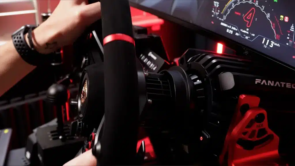 Gameplay of Fanatec steering wheel on Clubsport DD+